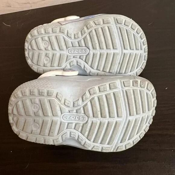 Disney Frozen II Crocs Size 6 - Picture 6 of 8